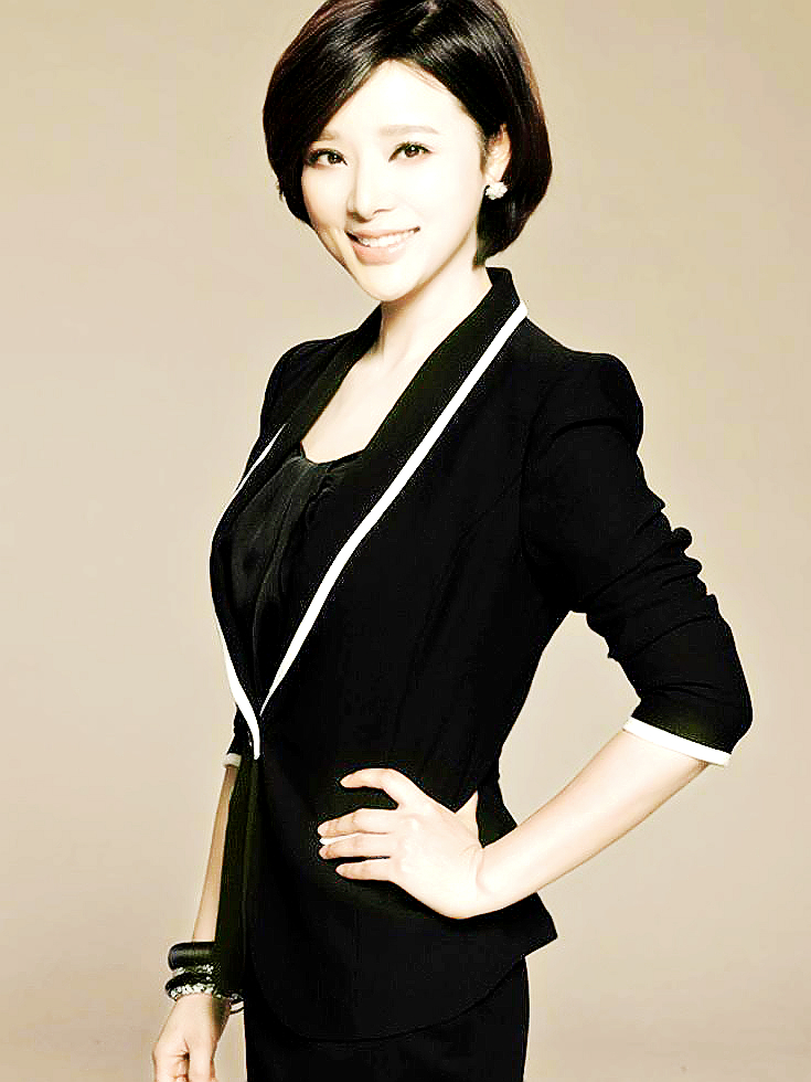 80后央视才女《李思思》一组高清唯美组图，网友：气质卓尔不凡