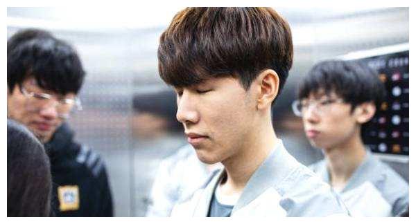 LOL: 盘点S3-S8各个赛季的最强上单选手, 只有