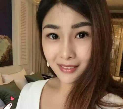 21岁就成车模“小天后”，长城、东风抢着要，自己开这车