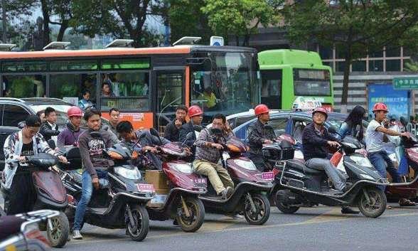 电动车的替代品来了，8毛钱能跑100公里，交警遇到也不差