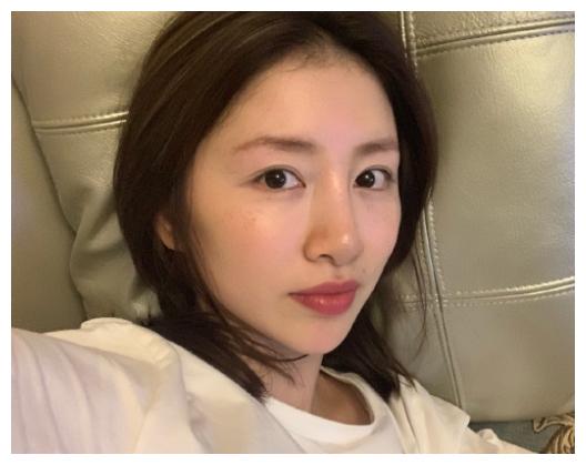 结婚3年,体操美女周捷显老态!看丈夫儿子玩很无奈 邹凯不心疼?