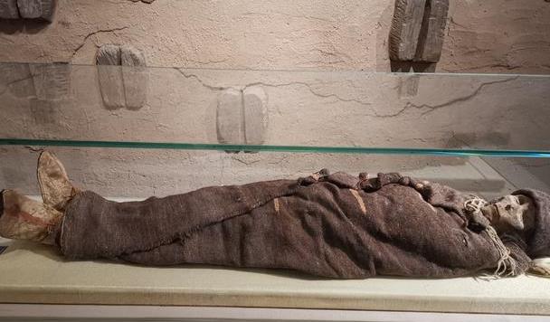 参观新疆博物馆,探寻西域干尸之谜,3800年前的楼兰美女沉睡于此