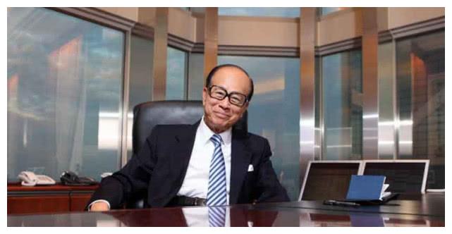 香港首富李嘉诚造的车上了！车身金碧辉煌，网友：51亿花得真值