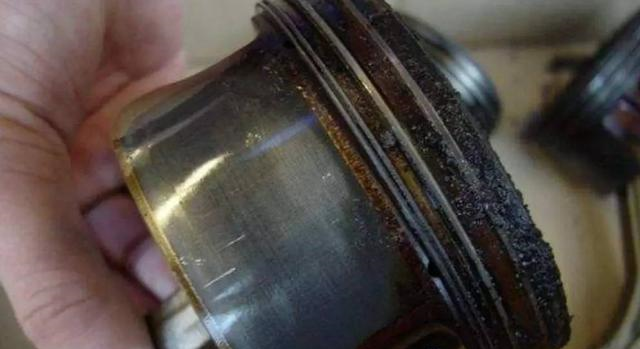 咋判断发动机有没有积碳？说拆缸的也就骗骗外行，用这招3秒知晓