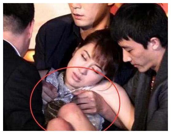 陈坤醉酒竟要与朋友挨个“吻别”！明星酒醉后，也是丑态百出……