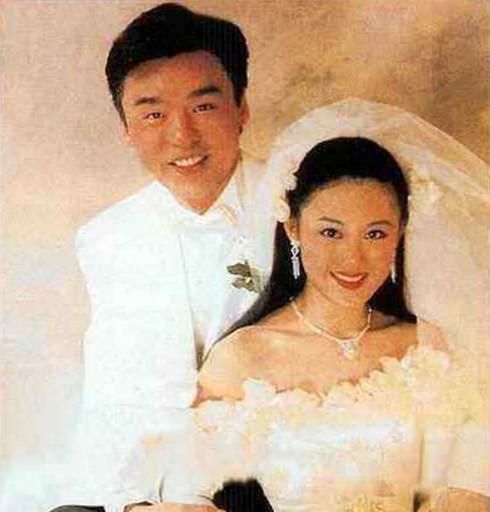 章小蕙竟然败光了两个亿万富豪，真是厉害！