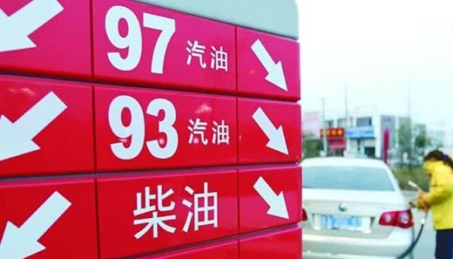 给车加了这么多年油，那么1升汽油是多少公斤？车主：有点惊喜