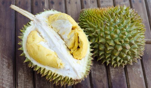 榴莲是这样长的,产量很高,价格还是贵,中国人都