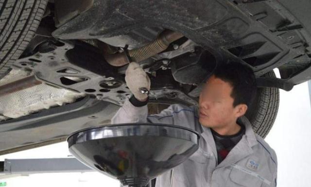 提示：新车购回莫着急开，将这三个玩意装齐全，多开10年不是事