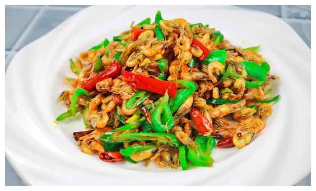 大厨分享"青椒炒河虾"做法,炒之前多做这一步,吃起来更加美味