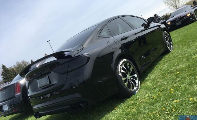 克莱斯勒200看起来非常像“特斯拉”。