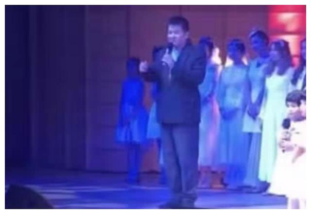 60岁毕福剑复出？被封杀4年后首登台，或与赵忠祥“大衣哥”同台