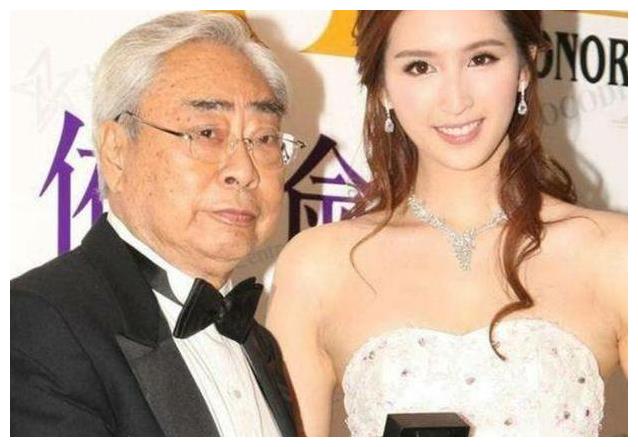 她因爷孙恋被骂骗钱，今淡出娱乐圈，最大年龄差高达51岁