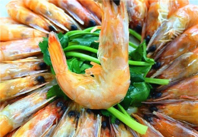煮虾时,用热水还是冷水?一旦用错“水”,虾绝对腥味重,肉还柴