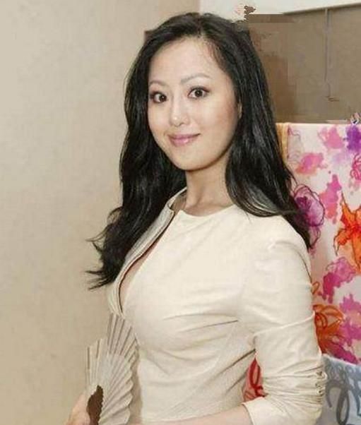 章小蕙竟然败光了两个亿万富豪，真是厉害！