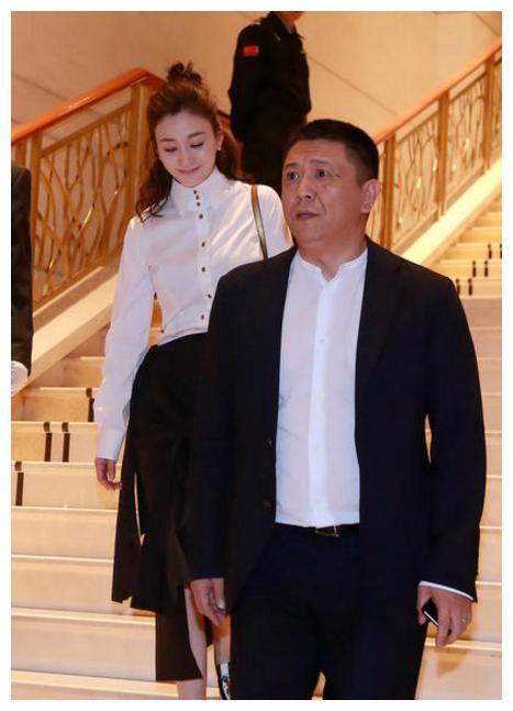 李小冉洋房花费8.3亿 看李小冉脸上表情就知道她幸不幸福