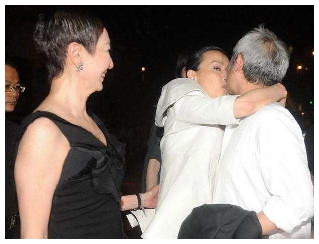 陈坤醉酒竟要与朋友挨个“吻别”！明星酒醉后，也是丑态百出……