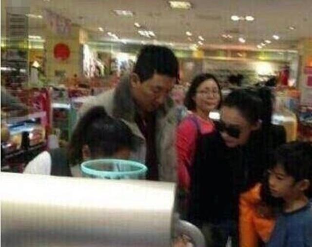 张柏芝承认三胎:爱过谢霆锋,但翻篇了,孩子生父