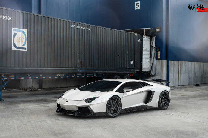 Lamborghini Aventador，颜值始终在线！