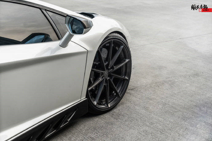 Lamborghini Aventador，颜值始终在线！
