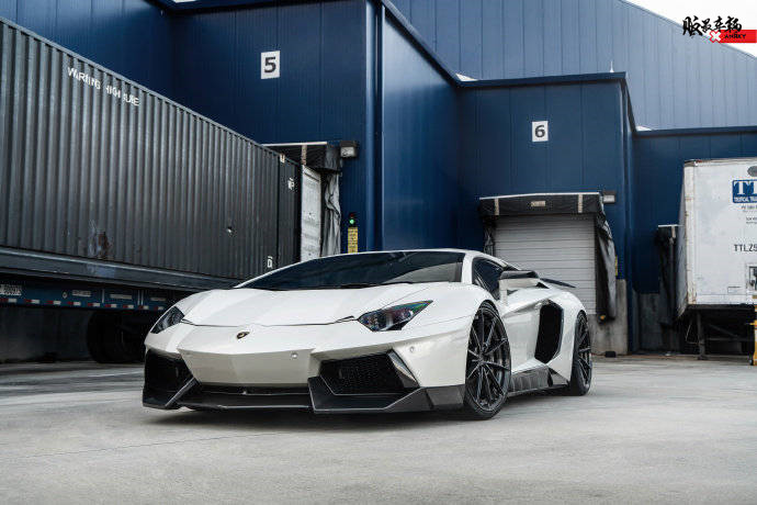 Lamborghini Aventador，颜值始终在线！