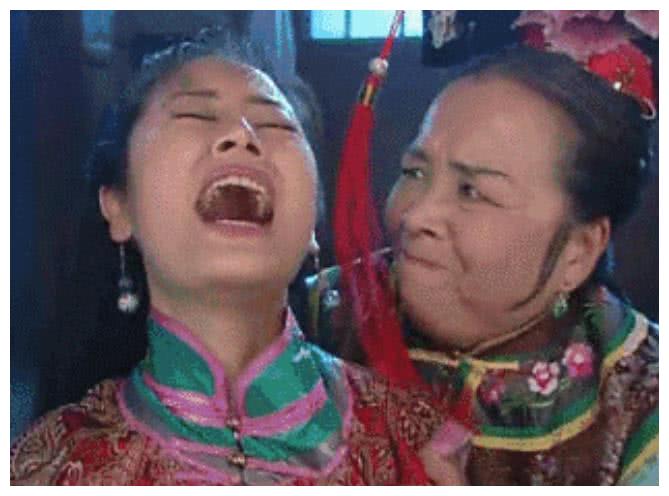 《还珠格格》容嬷嬷扎针版本,一个吓哭了童年,一个反而觉得可爱