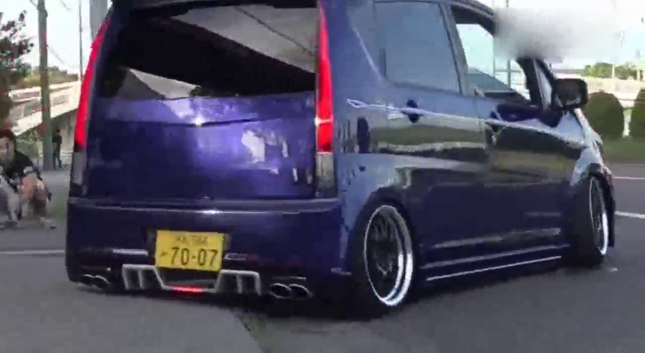 国外底趴改装车聚会散场了，离场那一刻要小心底盘！