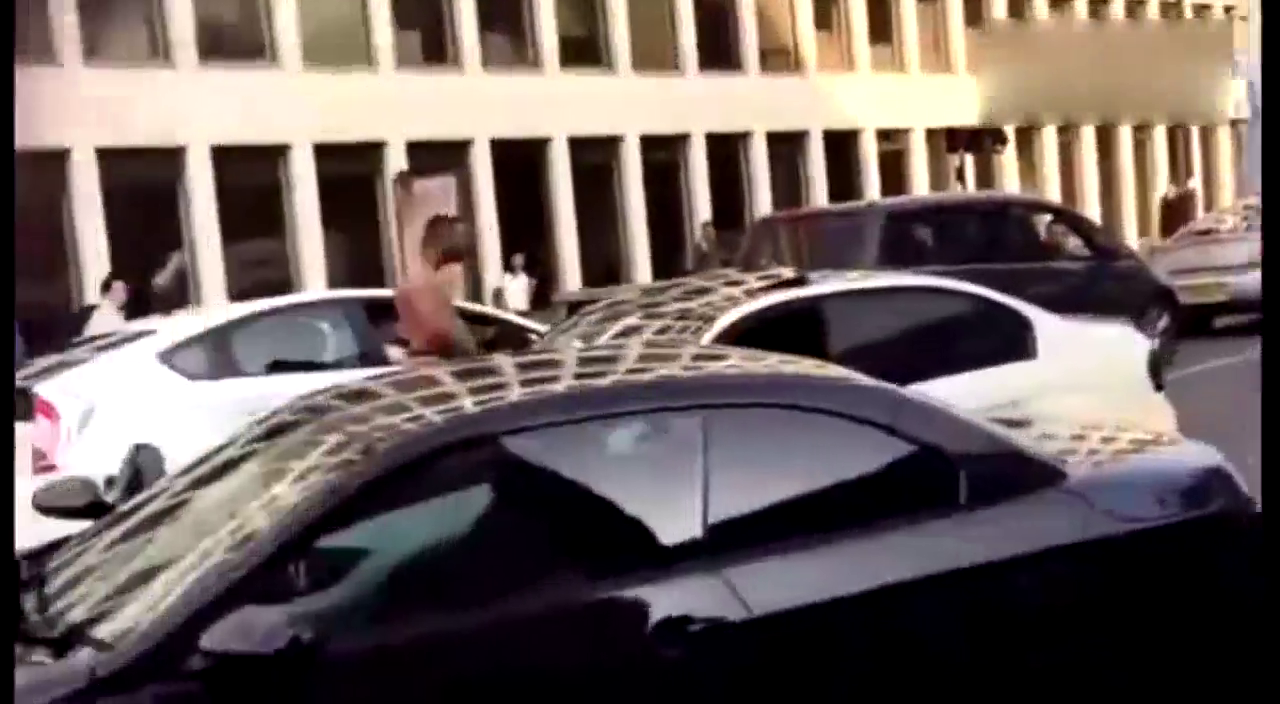 敢招惹带孩子的女司机，管你奔驰宝马跑车，一脚油门怒怼上去