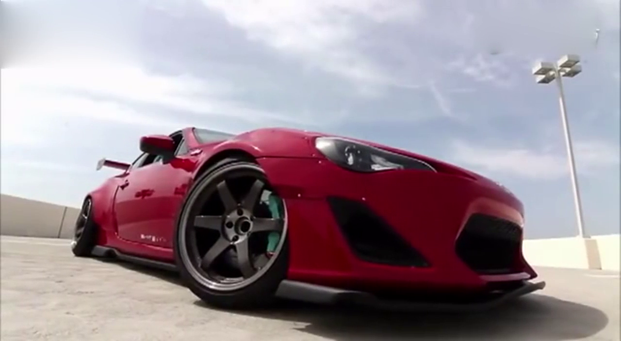 这么近距离的欣赏BRZ跑车 还不如坐进来体验了