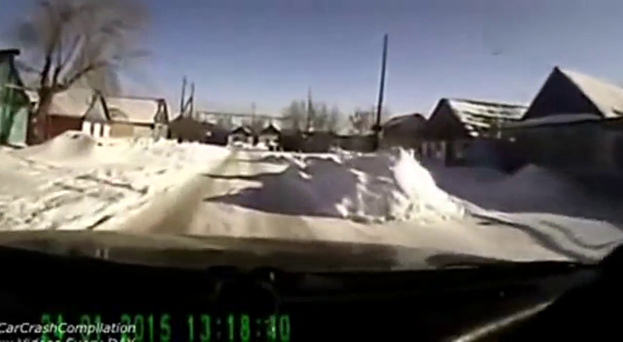 这么大的卡车看不见 这样都能追尾 佩服啊