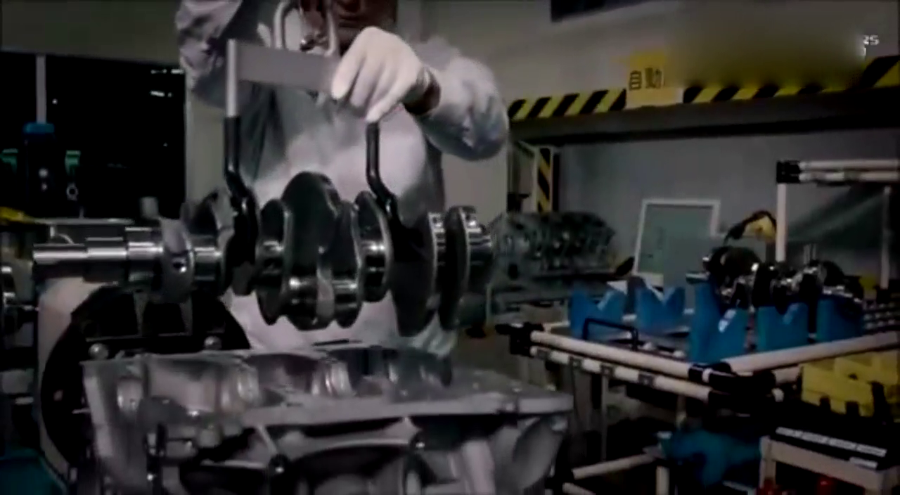 终于明白日产GTR为什么能够超过众多超级跑车，引擎太强大了