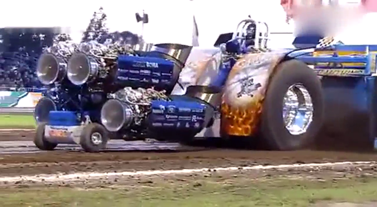 哥开的是飞机不是汽车，四台飞机引擎改装到卡车上，