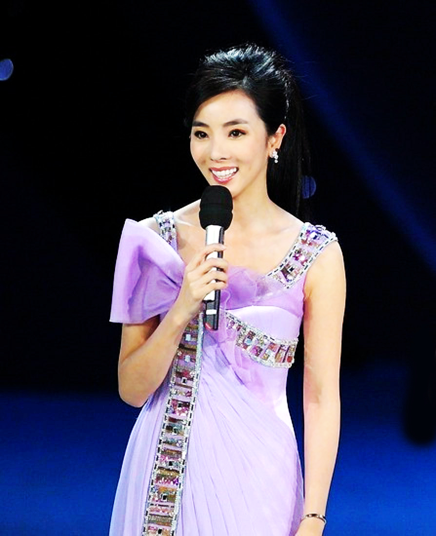 80后央视才女《李思思》一组高清唯美组图，网友：气质卓尔不凡