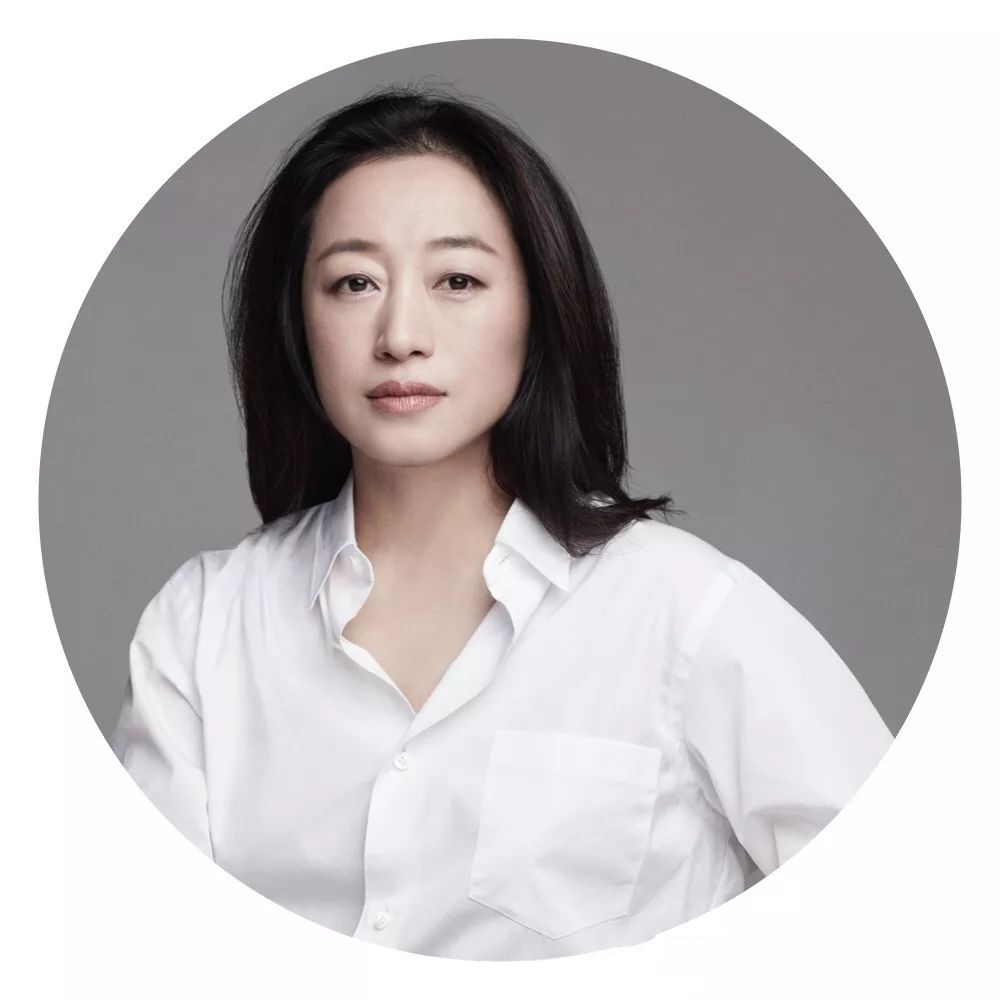 歌唱事业巅峰的艾敬为什么突然消失？艾敬展览专辑_新浪新闻