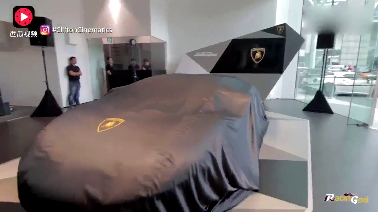 5000万的兰博基尼跑车，拉开遮车布才知道有多帅气！