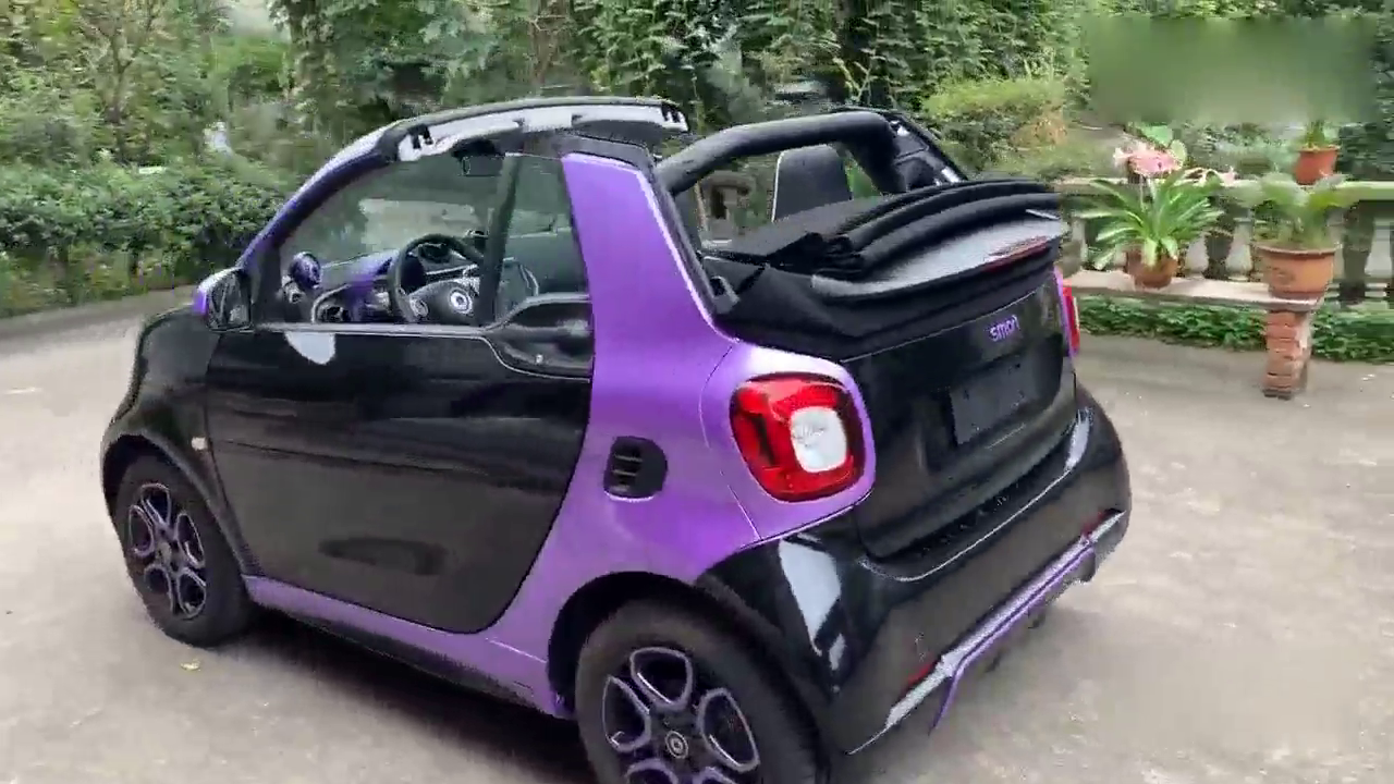 超可爱的斯玛特敞篷车，很小也很贵