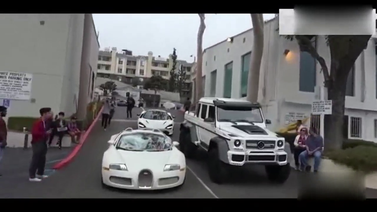 跑车和越野车区别就是这么大，转弯的瞬间吊打