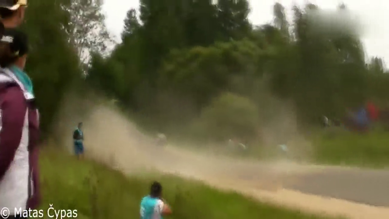 WRC赛车超惨烈事故，翻滚跳跃不停歇