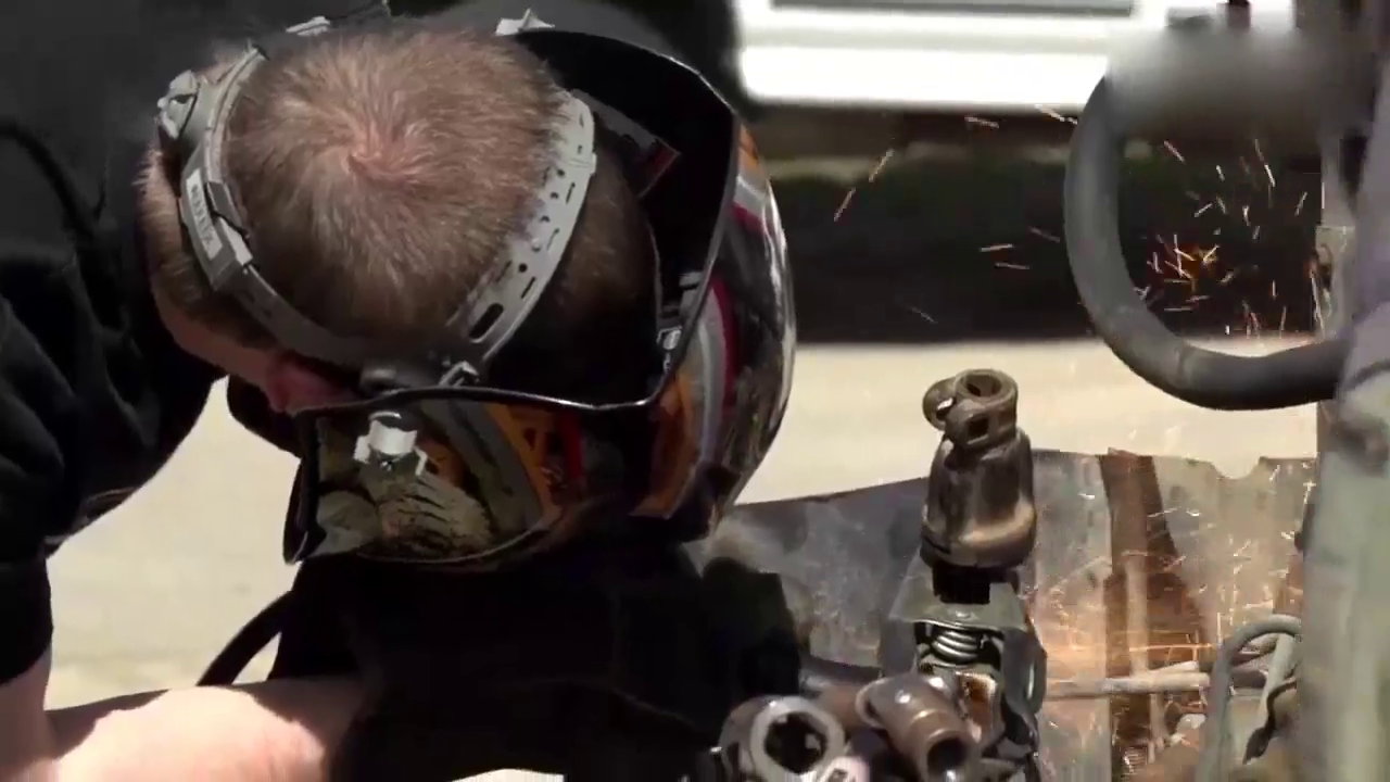 不可小觑的民间智慧！实拍大卡车跟超大卡丁车的神转变，霸气十足