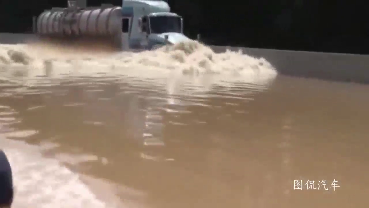 卡车能通过800河流，敢这么开车的才是真正的老司机！