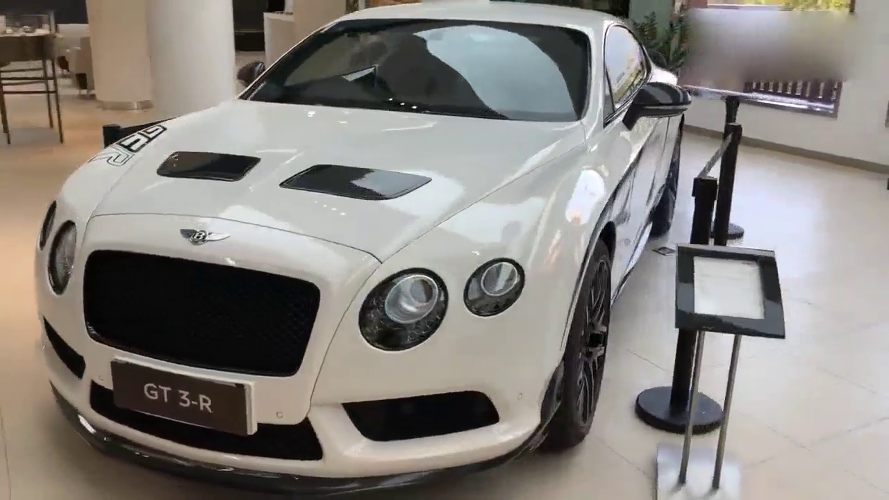 个性小改装的宾利欧陆跑车