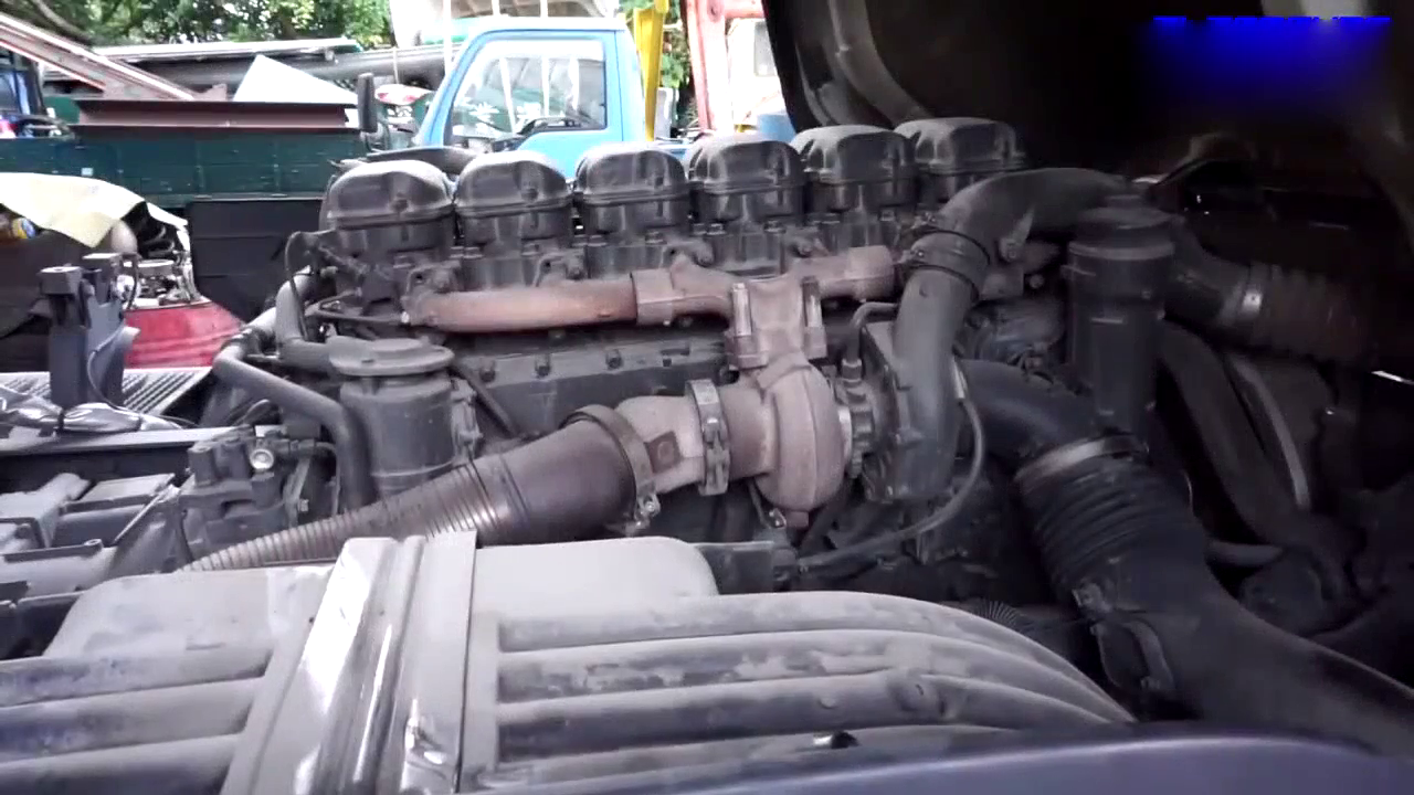 实拍启动一台斯堪尼亚DC13发动机，超级卡车的主心骨真厉害