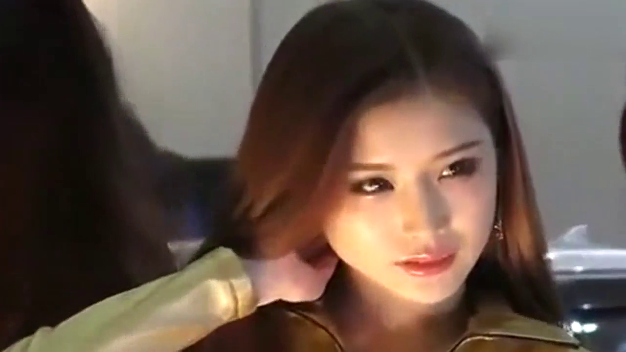 车展上遇到一妹子！立刻让我想起功夫里的黄圣依！