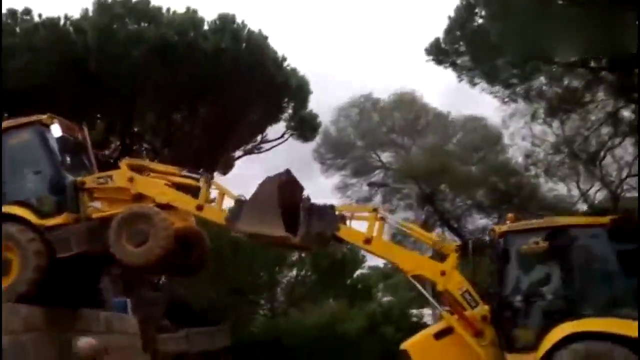 挖掘机上卡车，司机的技术真牛逼