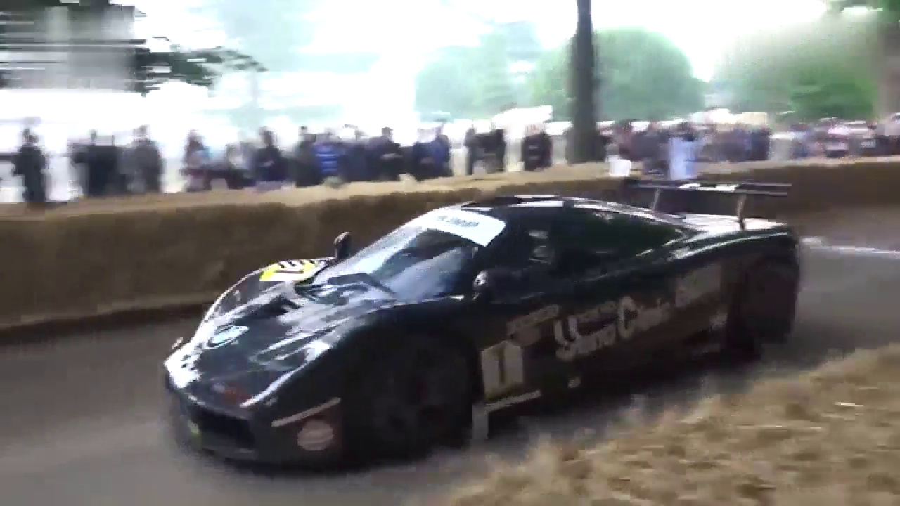 数辆终极跑车、赛车、超跑的疯狂起步，竞有人起步作死！