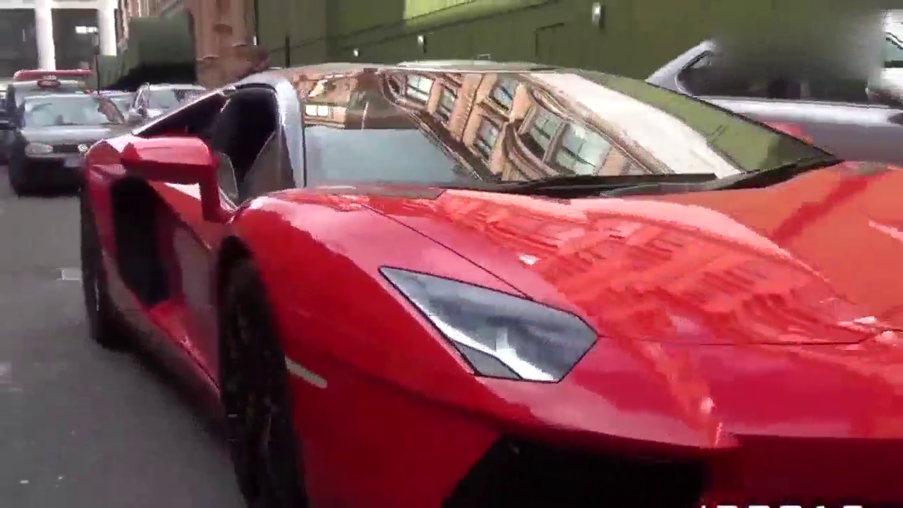 阿里姆勋爵的新兰博基尼敞篷跑车 闪现伦敦街头