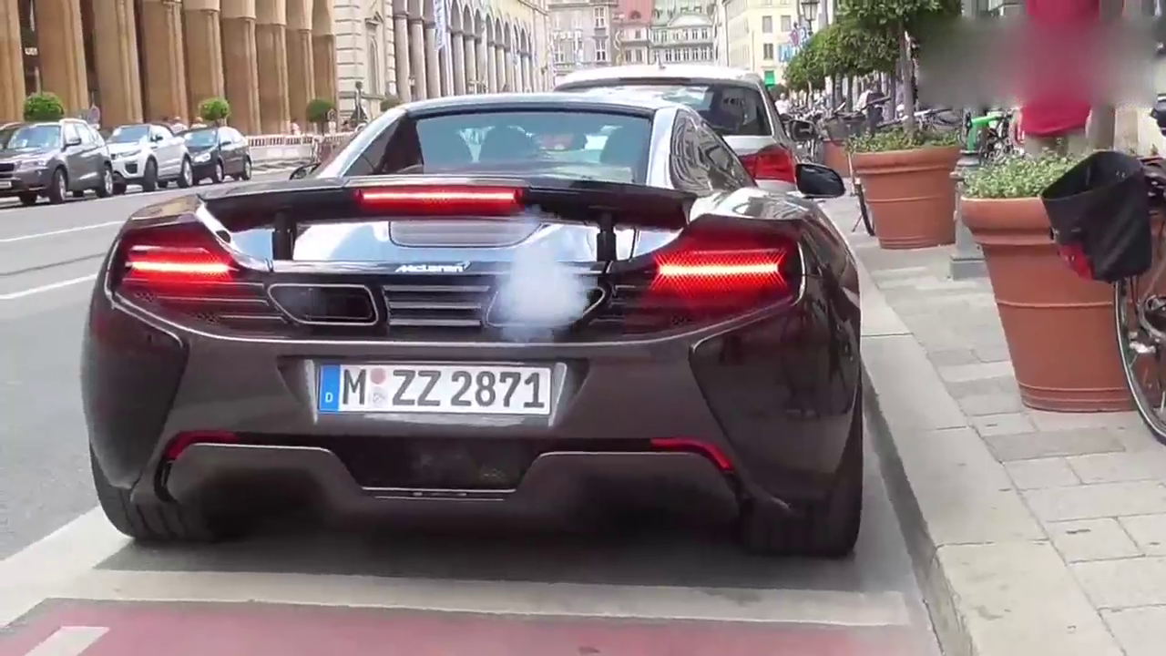 街道偶遇敞篷豪华跑车 这款是什么型号有人知道吗？