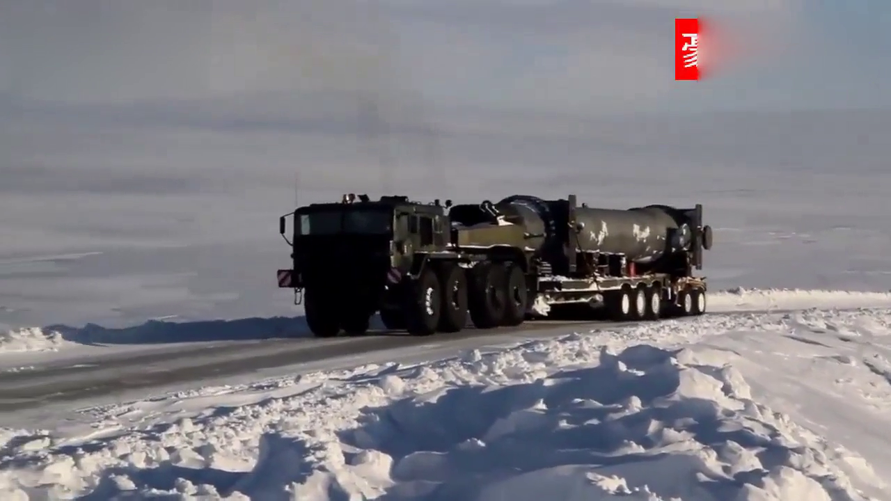 俄罗斯雪地最大运载工具卡车超载运输_1