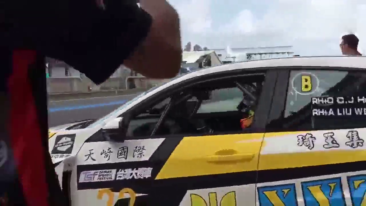 本田思域赛车，这辆秒600W以下的跑车应该没问题