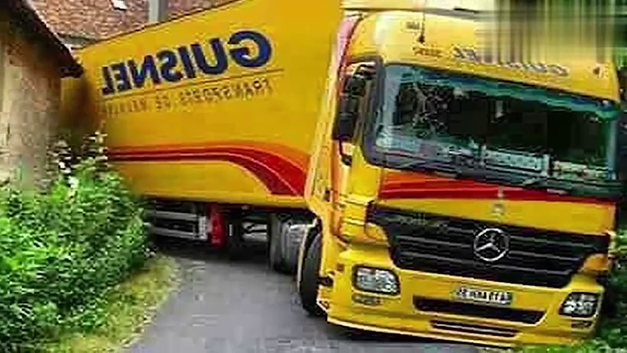 这些人开的不是车是传奇，没想到卡车也可以这么开